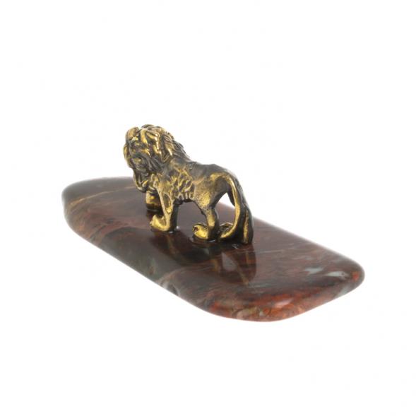 Лев из бронзы на яшме 7х2х3 см 122193