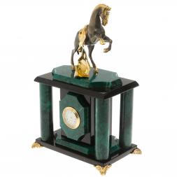 Часы из змеевика и бронзы "Конь с попоной"