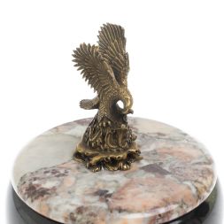 Шкатулка круглая "Орел" из креноида и змеевика 10,5х10,5х11 см