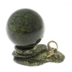 Композиция с ящерицей и шаром из шабровского змеевика 9х6х8,5 см