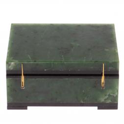 Шкатулка из нефрита 9х7х4,5 см