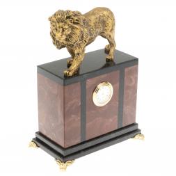Настольные часы из камня "Гордый лев" лемезит