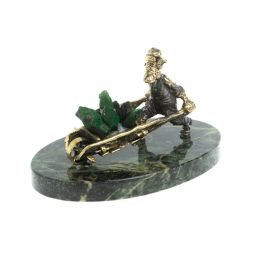 Статуэтка &amp;quot;Старатель с тачкой&amp;quot; из бронзы камень уваровит