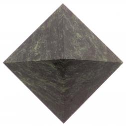 Пирамида из шабровского змеевика 9х9х6,5 см