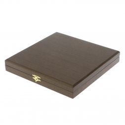 Тарелка с гравюрой "Подарок охотнику" с эмалью 22,5 см Златоуст