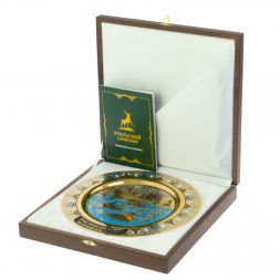 Тарелка с гравюрой "Подарок охотнику" с эмалью 22,5 см Златоуст