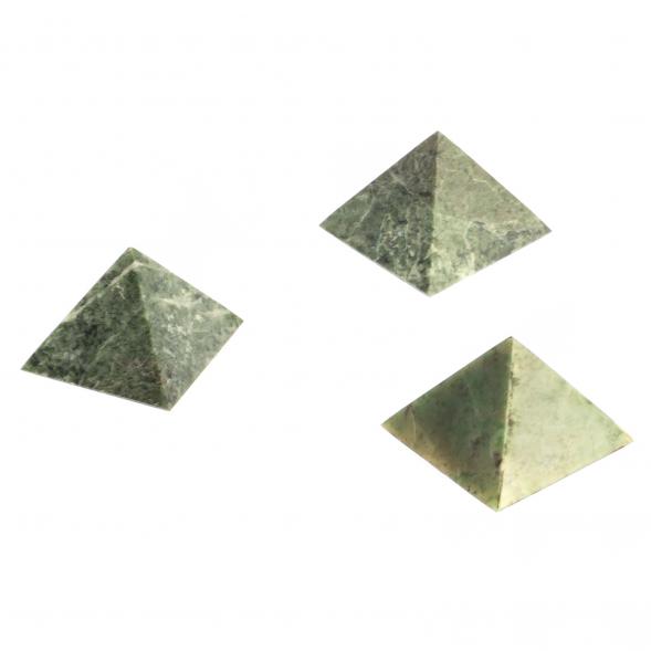 Пирамида из жадеита 3,5х3,5х2,5 см 124962