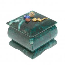 Шкатулка из змеевика с прямой ящерицей 6,5х6,5х6 см