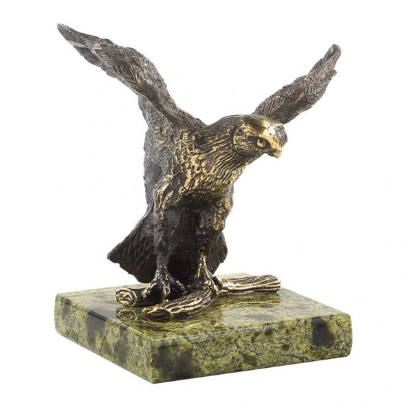 Бронзовая статуэтка &amp;quot;Кречет&amp;quot; на змеевике 120847