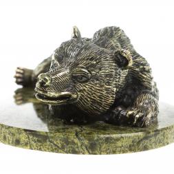 Статуэтка из бронзы "Большой медведь лежит" на подставке из змеевика