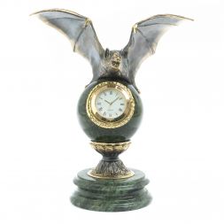 Часы &amp;quot;Летучая мышь&amp;quot; на подставке из камня змеевик