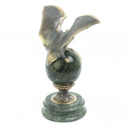 Часы &amp;quot;Летучая мышь&amp;quot; на подставке из камня змеевик