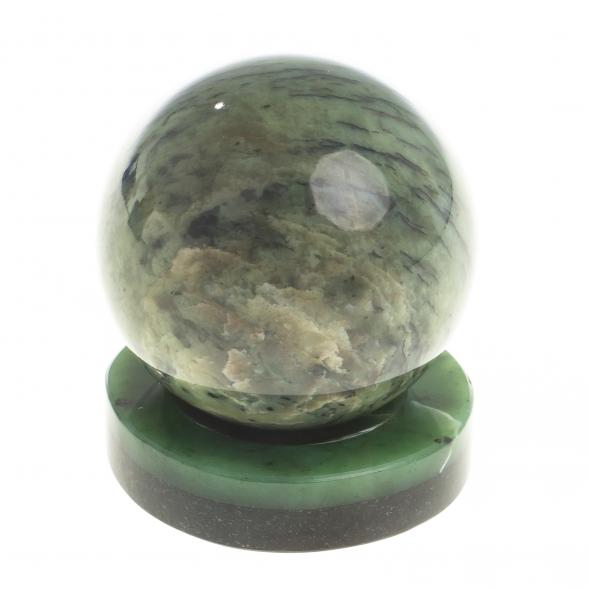 Шар из нефрита 5 см на круглой подставке 123290