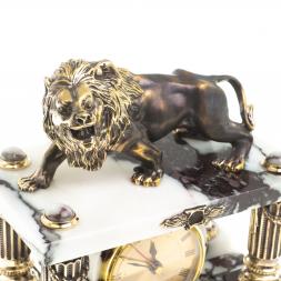 Каменные часы с бронзой &amp;quot;Лев на охоте&amp;quot; камень мрамор