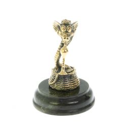 Статуэтка &amp;quot;Змея с дудочкой&amp;quot; на нефрите