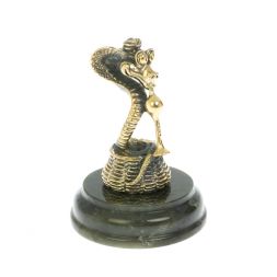 Статуэтка &amp;quot;Змея с дудочкой&amp;quot; на нефрите