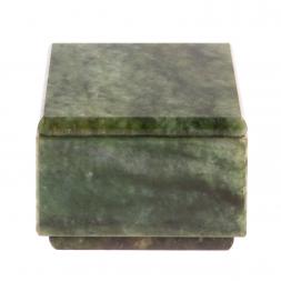 Шкатулка из нефрита 6х6х4,5 см
