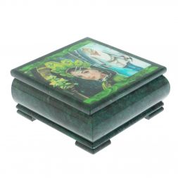 Шкатулка "Хозяйка медной горы и Данила мастер" из змеевика 18х18х8 см