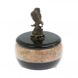 Шкатулка круглая "Орел" из розового мрамора и змеевика 10,5х10,5х13,5 см