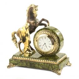 Настольные часы из бронзы и змеевика "Конь на дыбах"