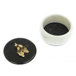 Шкатулка круглая "Желуди" из мрамора и змеевика 10,5х10,5х7,5 см