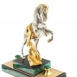 Каминные часы "Конь на дыбах" из малахита Златоуст