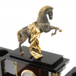 Настольный набор" Конь с попоной" из яшмы