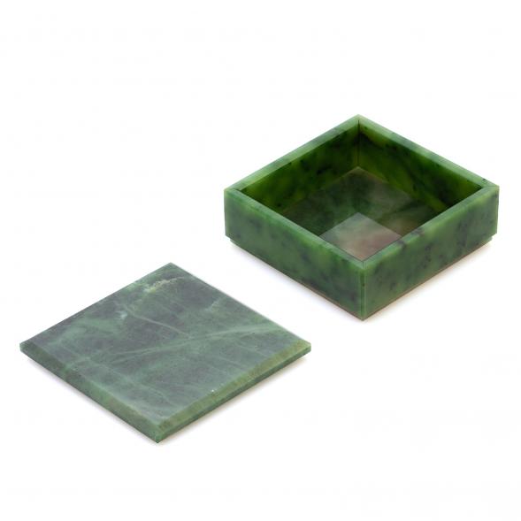 Шкатулка из саянского нефрита 10х10х4,2 см 124814