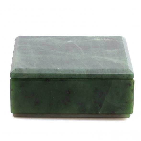 Шкатулка из саянского нефрита 10х10х4,2 см 124814