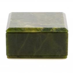 Шкатулка из нефрита 8,5х8,5х4,5 см