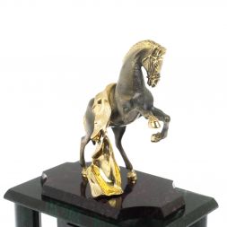 Часы &amp;quot;Конь с попоной&amp;quot; из шабровского змеевика