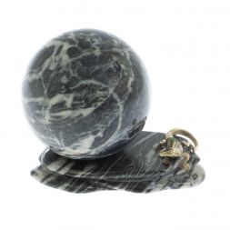 Композиция "Ящерица на скале" с шаром 6 см из магнезита