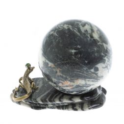 Композиция "Ящерица на скале" с шаром 6 см из магнезита