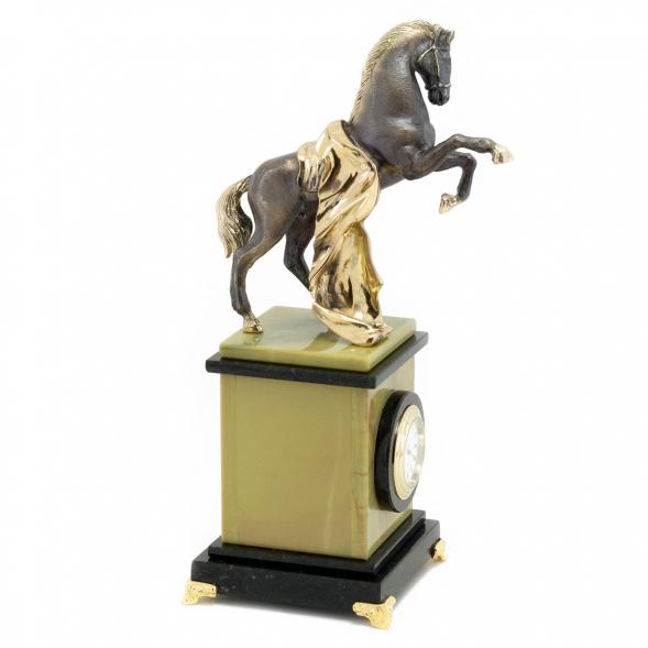 Часы &amp;quot;Конь с попоной&amp;quot; офиокальцит 115024