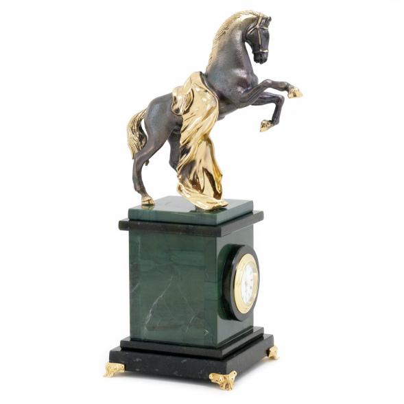 Часы &amp;quot;Конь с попоной&amp;quot; змеевик офиокальцит 115023