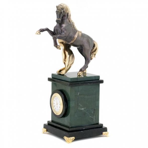 Часы &amp;quot;Конь с попоной&amp;quot; змеевик офиокальцит 115023