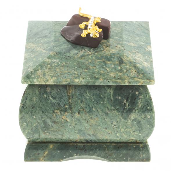 Шкатулка из змеевика с прямой ящерицей 6,5х6,5х6 см 122849