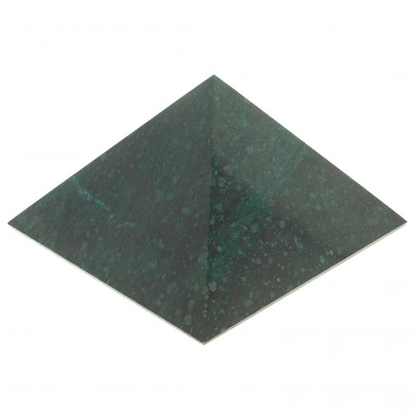 Пирамида 10х10х6,3 см камень змеевик 113800