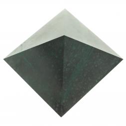 Пирамида 10х10х6,3 см камень змеевик