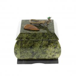 Шкатулка квадратная с ящерицей из змеевика 7,5х7,5х7 см