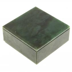 Шкатулка из камня нефрит квадратная 9,5х9,5х5 см