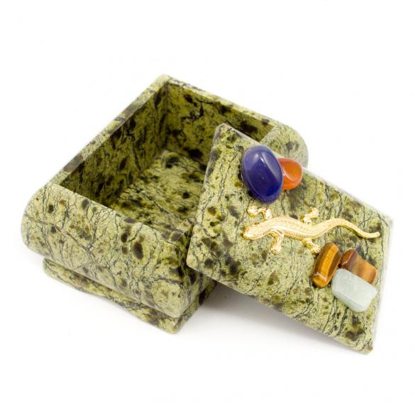 Шкатулка с камешками и ящерицей змеевик 7х5,5х5 см 112170