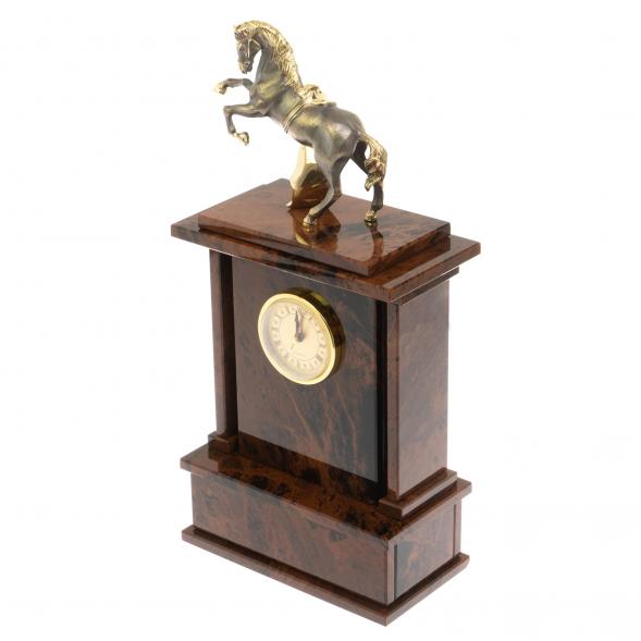 Настольные часы &amp;quot;Конь с попоной&amp;quot;из коричневого обсидиана 129607