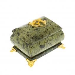 Шкатулка прямоугольная с ящерицей из змеевика 8,5х6х6,5 см