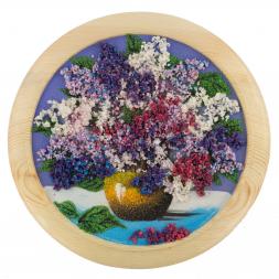 Панно из камня "Сирень" на тарелке из дерева 30х30 см синий фон