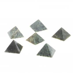 Пирамида из нефрита 8,5х8,5х6,5 см