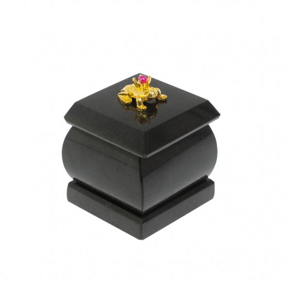 Шкатулка &amp;quot;Лягушка&amp;quot; из черного змеевика 4,5х4,5х6 см 128736