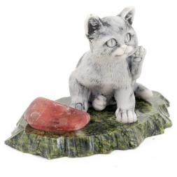 Сувенир из мрамолита "Котенок чешет ухо"