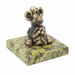 Статуэтка из бронзы на подставке из змеевика "Мышка толстая"