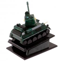 Сувенир из камня змеевик "Танк Т-34" на постаменте